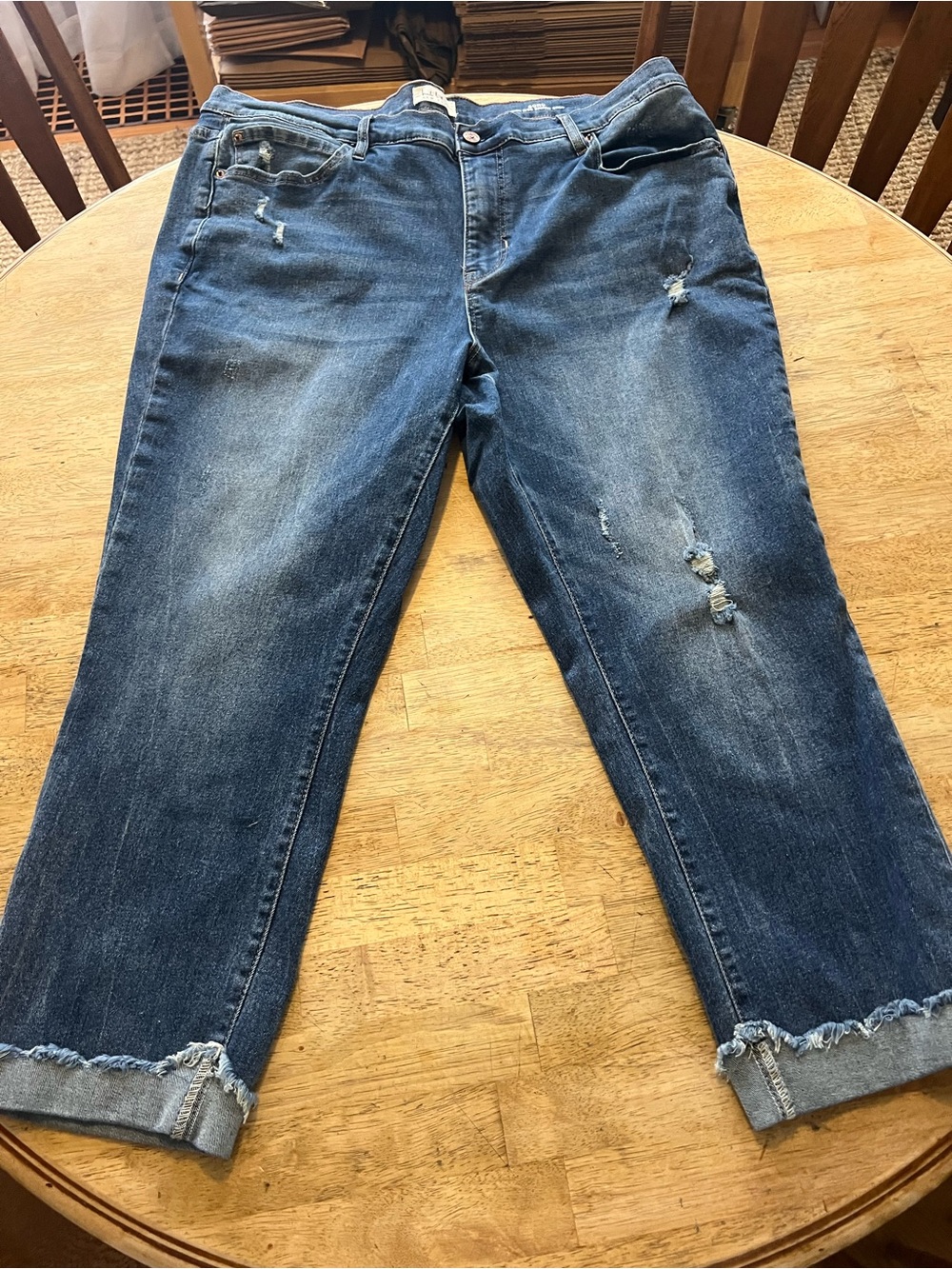 Nicole Miller SOHO
HIGH RISE SKINNY CROP Distressed Jeans